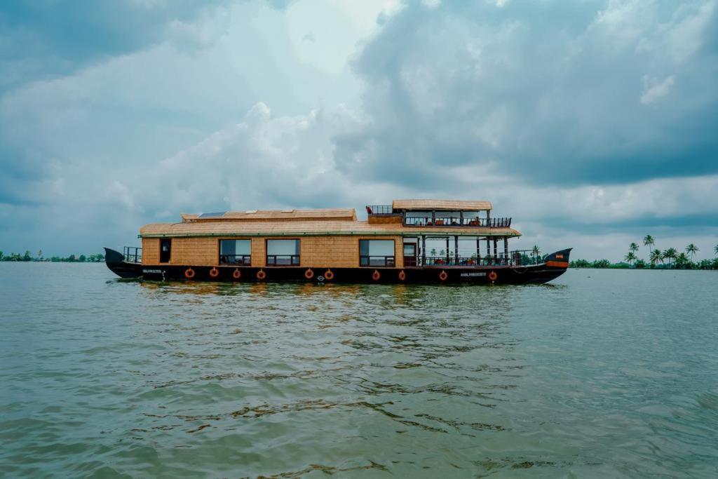 Hotel Why Not Houseboat Alappuzha Exterior foto